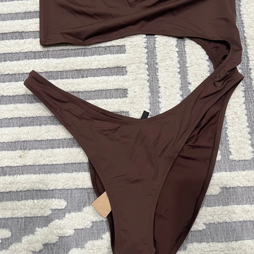 SKIMS nwt strapless
